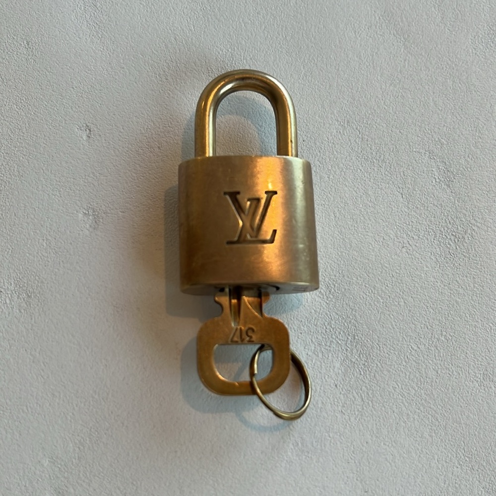 Louis Vuitton LV gold lock & key #317